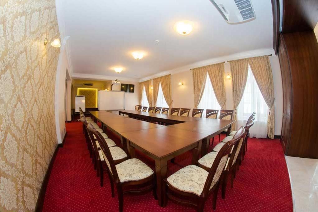 Palac Mysleta Uzdowo ภายนอก รูปภาพ